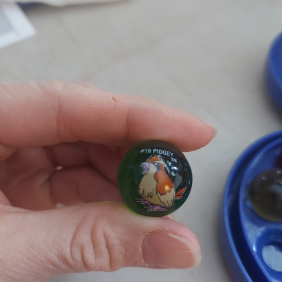 Pokemon Raichu #26 and 8 Collector Marbles Case Tray - with 8 marbles - Picture 8 of 9